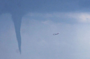 Puting Beliung dan Pesawat