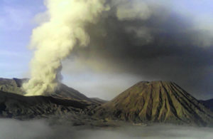 Bromo Siaga, Pagi Ini Asap Mengepul