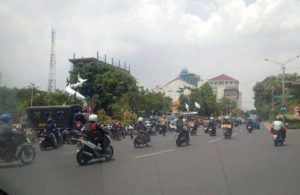 Massa Buruh Menuju Tengah Kota