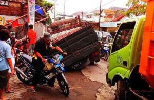 Terguling, Lalu Lintas Padat
