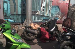 Motor Terlindas Truk di Wiyung