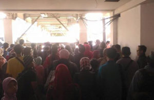 Antrean di Terminal Purabaya
