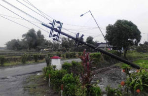 Tiang Listrik Roboh, Listrik Padam