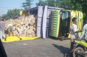 Truk Terguling di Nguling