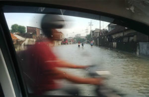 Banjir Driyorejo depan Pabrik Wings