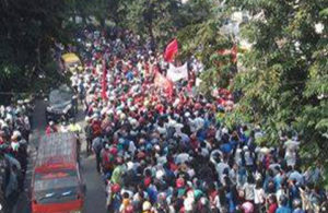 Buruh Demo, Arus Tertutup Total