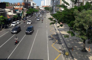 Dilarang Parkir di Garis Marka Berbiku-biku