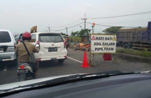 Pengerjaan Pipa PDAM di Porong