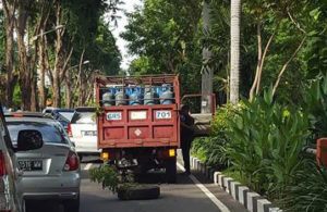 Truk Elpiji Mogok