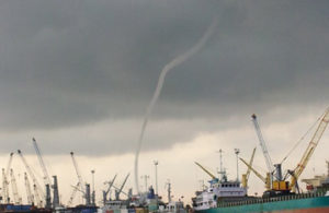 Diambil dari Dermaga Gapura Surya Pelabuhan Tanjung Perak