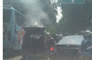 Mobil Terbakar di TL depan RKZ