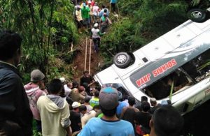 Bus Solaris Jaya Terperosok ke Dalam Jurang