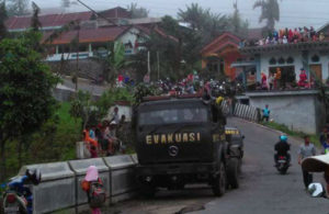 Evakuasi Bus Solaris Jaya di Tawangmangu