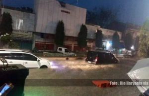 JL Pahlawan Kota Madiun Banjir