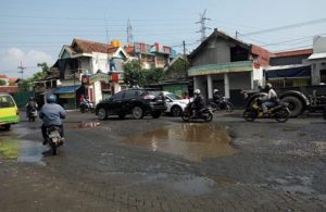 Jalan Rusak di Kalianak