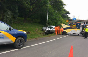 Mobil Terperosok di Exit Tol Satelit – Perak