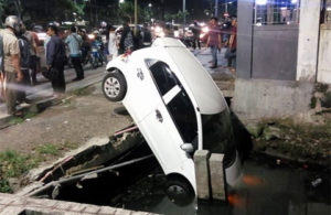 Nyungsep di A. Yani Surabaya