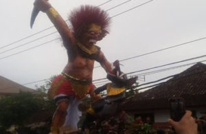 Pawai Ogoh-ogoh di Karang Asem Bali