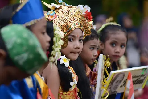 Pakaian Adat Bakal jadi Seragam Sekolah di Depok, Gratis atau Beli Nih?