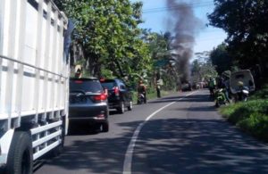 Mobil Terbakar di Blitar