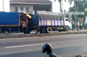 Tiga Truk Terlibat Kecelakaan di Lengkong Trowulan