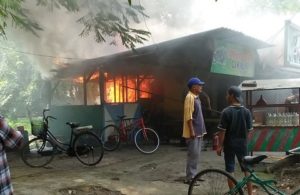 Kebakaran di Ketintang Madya