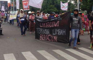 Longmarch Warga Lakardowo Menuju Gubernuran