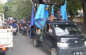 Rombongan Unjuk Rasa ke Grahadi