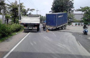 Kontainer Lepas di Lingkar Timur