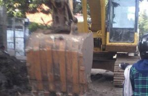 Perbaikan Jalan di Jl Biliton