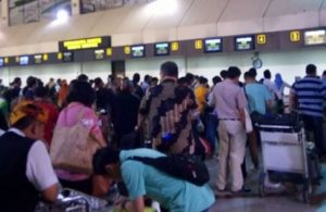 Antrean Calon Penumpang di T1 Juanda