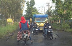 Jalur Rusak di Jetis Mojokerto