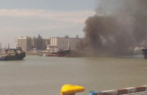 Kapal Terbakar di Terminal Petikemas Surabaya
