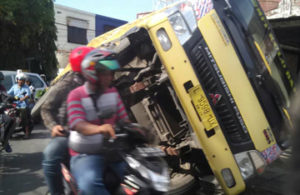 Truk Terperosok di Simpang 3 Bumi Sari Praja