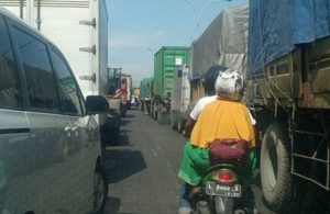 Margomulyo 2 Arah Macet Total