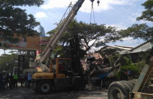Evakuasi Truk Tronton di Mertek Mojokerto
