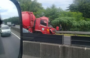 Kecelakaan Truk Tangki di Tol Satelit