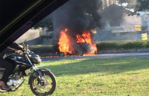 Pick Up terbakar di Jalan Mayjend Yono Suwoyo Surabaya