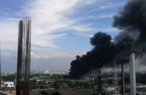 Asap Hitam Mengepul di Langit Driyorejo