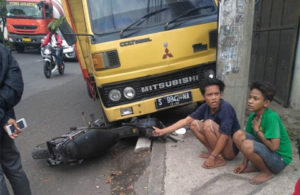 Tabrak Sepeda Motor hingga Tiang Listrik