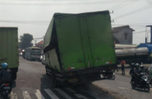 Wing Box Naik Pembatas Jalan
