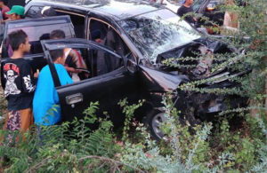 Diduga Sopir Ngantuk, Mobil Tabrak Pohon