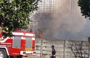 Kebakaran Ilalang di Pakuwon City