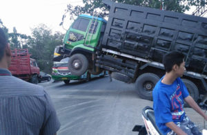 Terangkat dengan Roda-roda di Atas