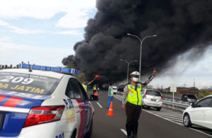 Gudang Elektronik Terbakar, Tol Ditutup