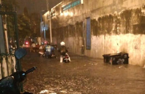Jalan Petemon Banjir