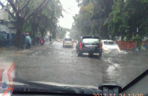 Banjir di Depan Kampus B UNAIR