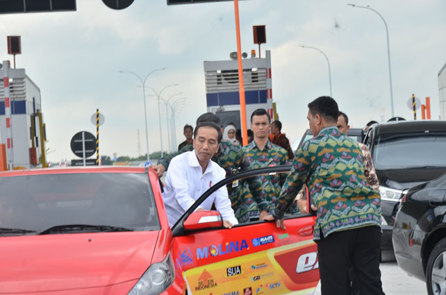 Presiden Harapkan Desain dan Harga Mobil Listrik ITS  Bisa 