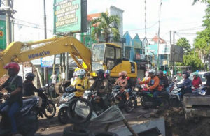 Jalur Brigjend Katamso Macet Dua Arah