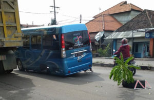 Elf Bermasalah, Roda Bannya Lepas